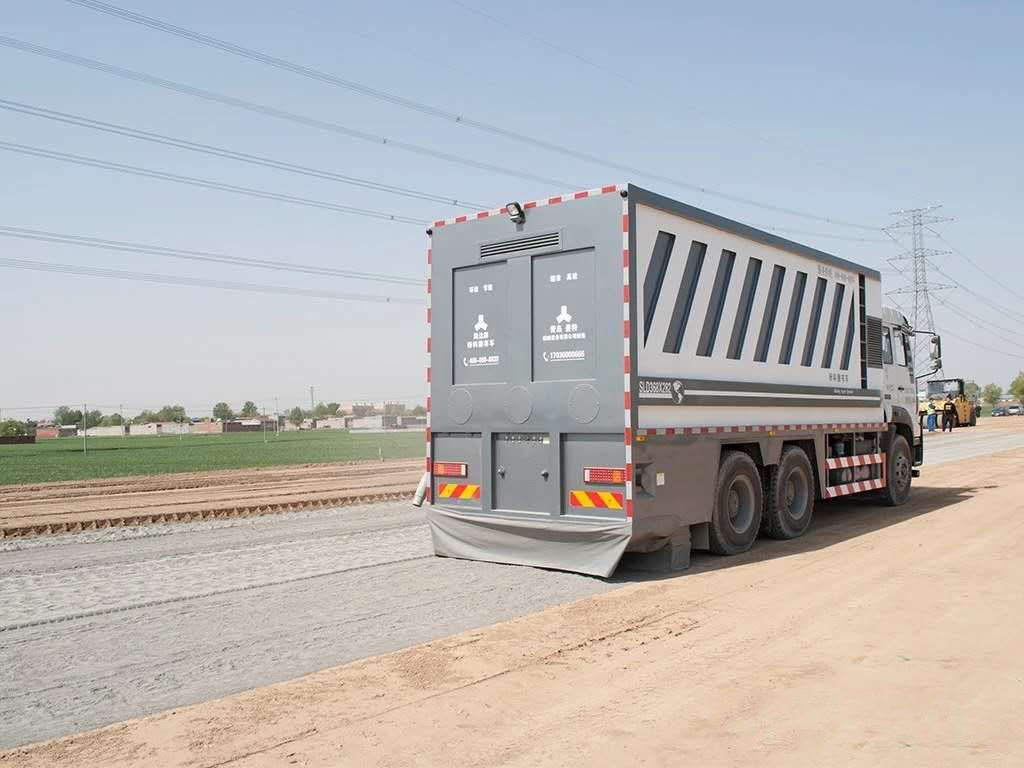 水泥撒布車使用注意事項(xiàng)！