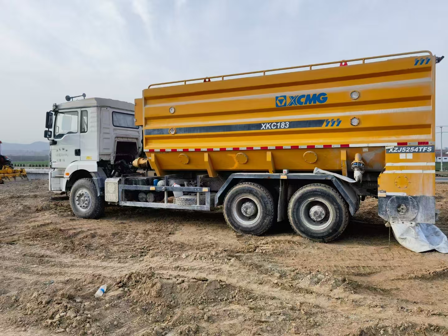 冷再生機(jī)租賃：道路冷再生時(shí)粒徑過過大時(shí)的處理辦法